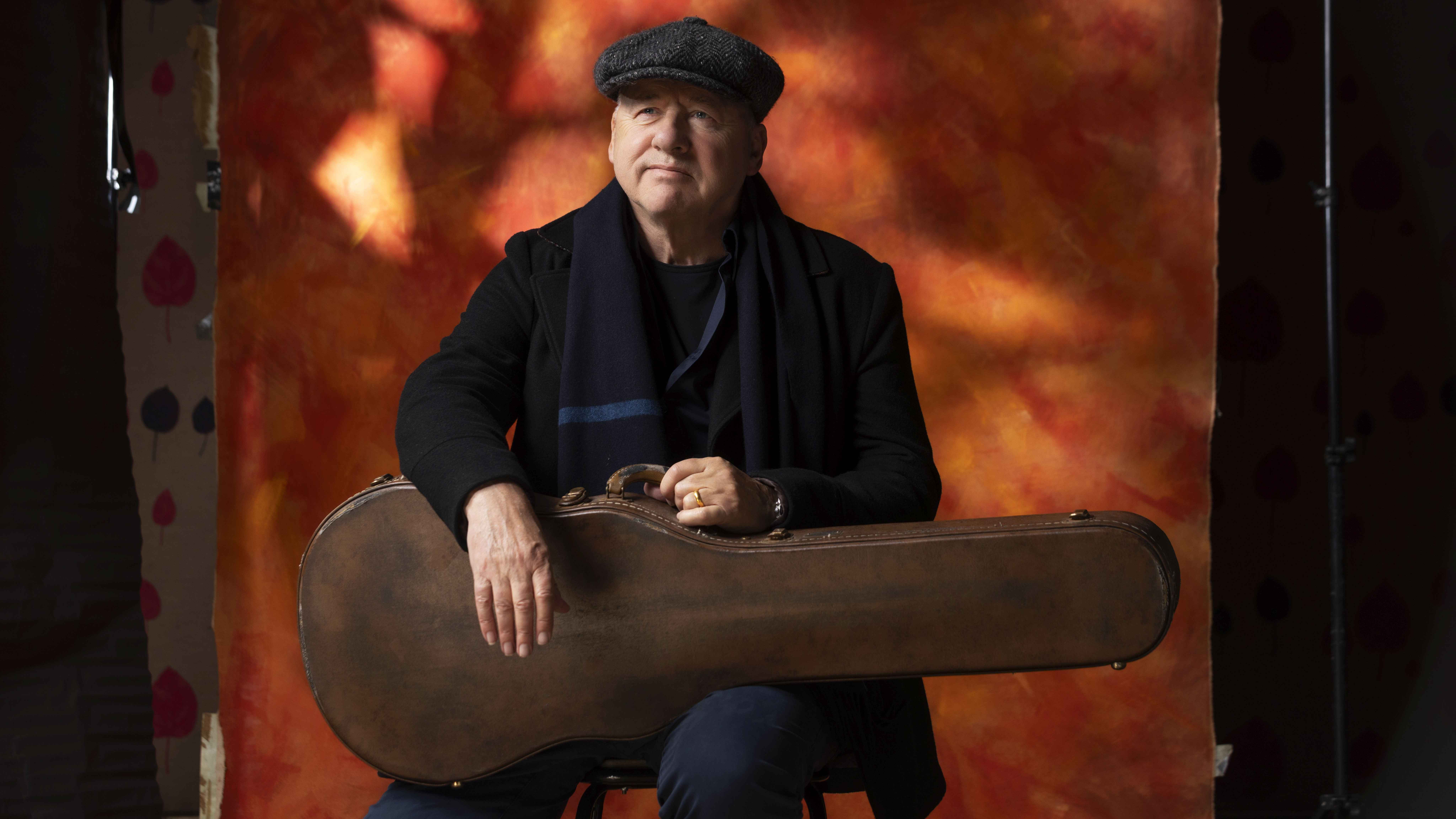 Landet mit seinem zehnten Soloalbum auf eins: Mark Knopfler.