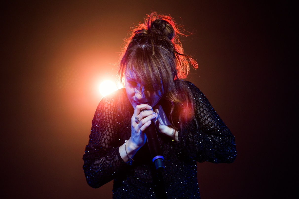 Sang am ersten Abend von Women Of the World: Zaz