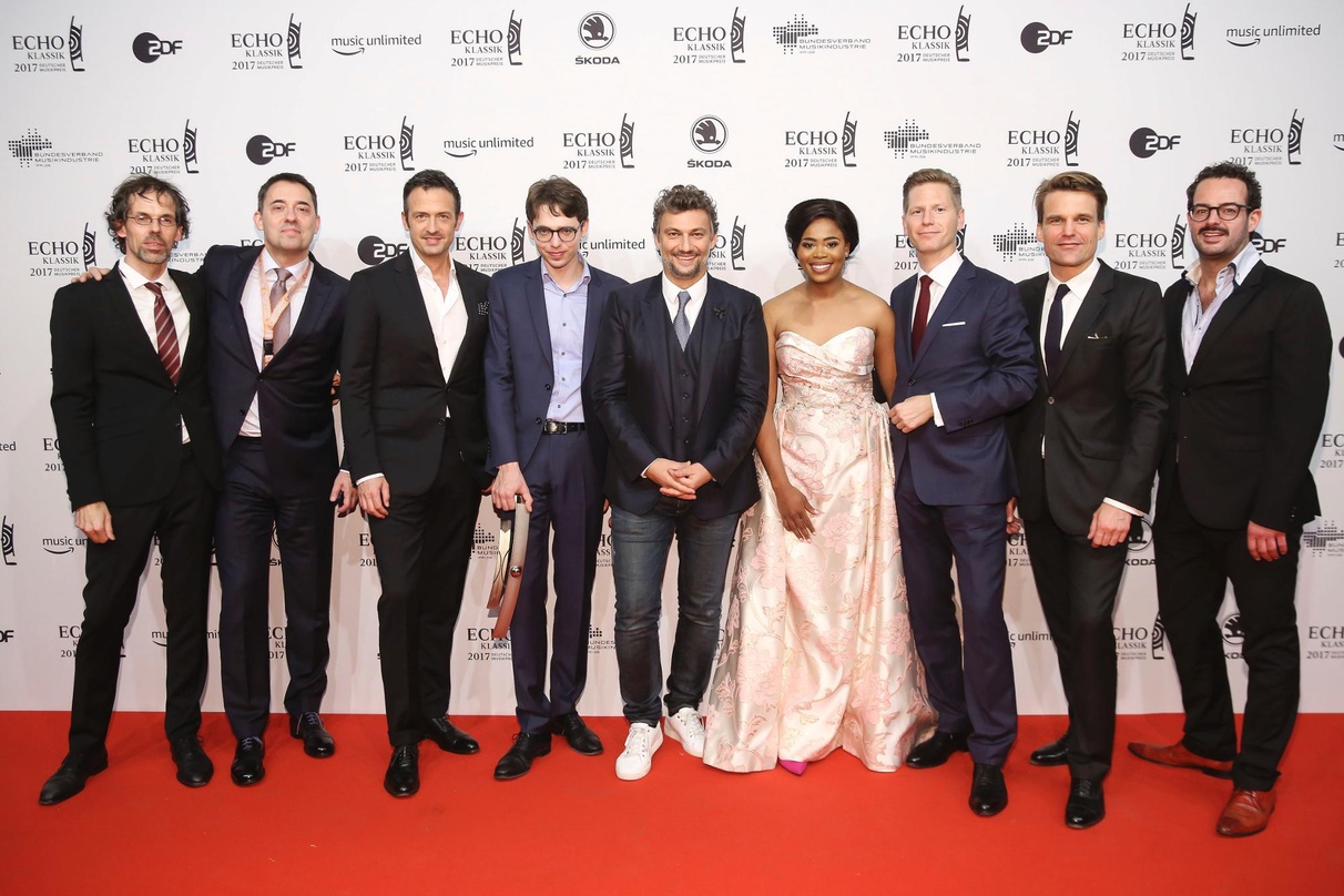 Beim Echo Klassik (von links): Michael Brüggemann (Vice President Sony Classical Germany), Bogdan Roscic (President Sony Classical International), Till Brönner, Lucas Debargue, Jonas Kaufm...