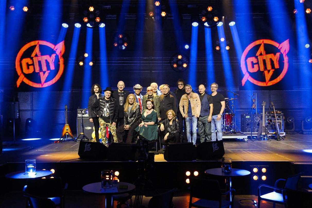 Trafen sich beim City-Abend (von links): Leonard Vaessen (Circus Electric, Silly), Mannfred Hennig, Fritz Puppel (beide City), Hans-Jürgen Reznicek (Silly), Tobias Künzel (Die Prinzen), Di...