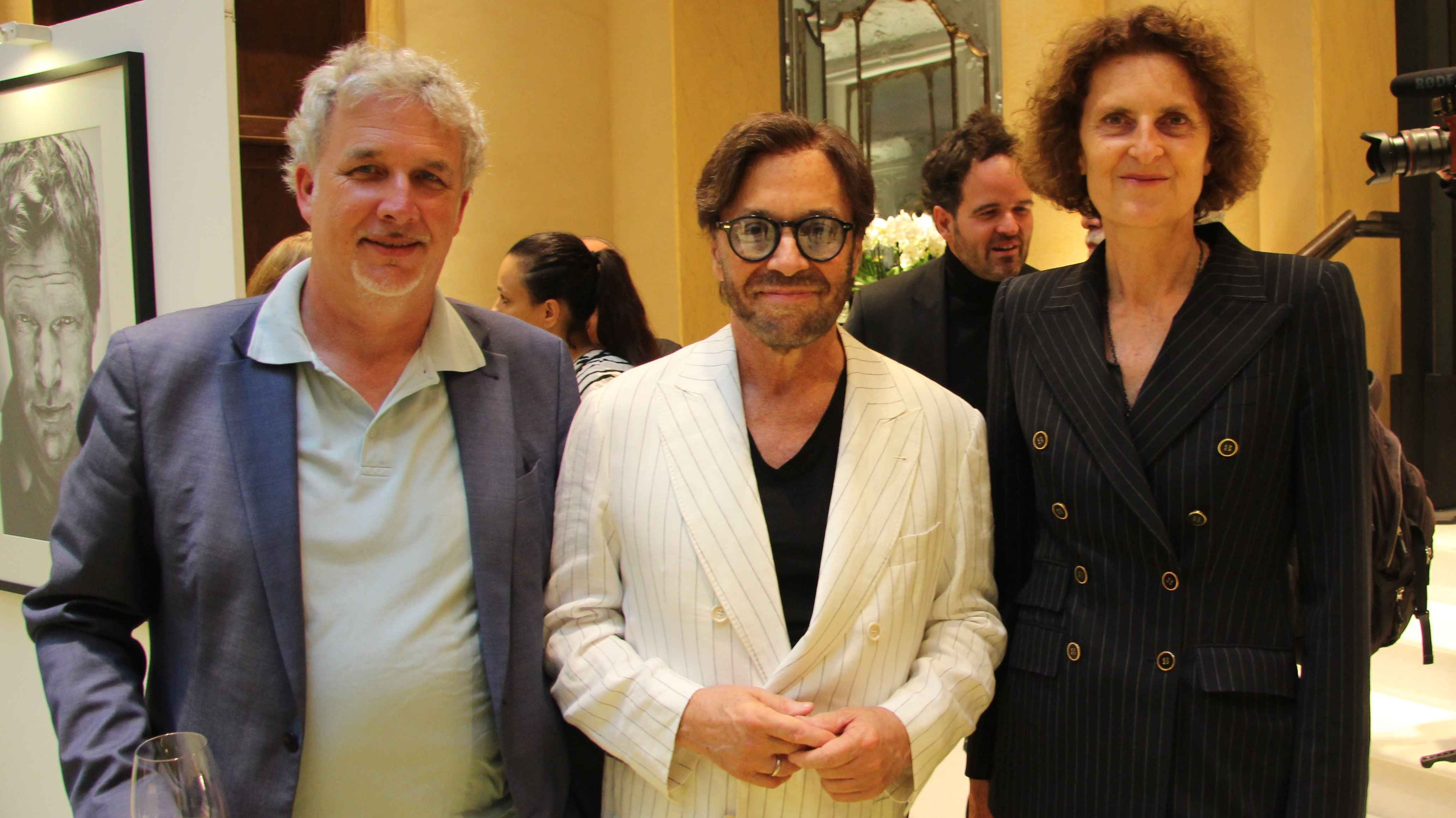 d1c35dea 34a0 4189 b4bf 00b96e067eaf Bei der Eröffnung des Jazz Sommer im Hotel Bayerischer Hof (von links): Oliver Hochkeppel (Jazz Sommer), Al Di Meola und Innegrit Volkhardt (Bayerischer Hof).