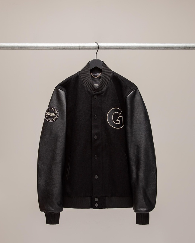 Teil der gemeinsamen Kollektion von Gold League und Beastin: eine Jacke