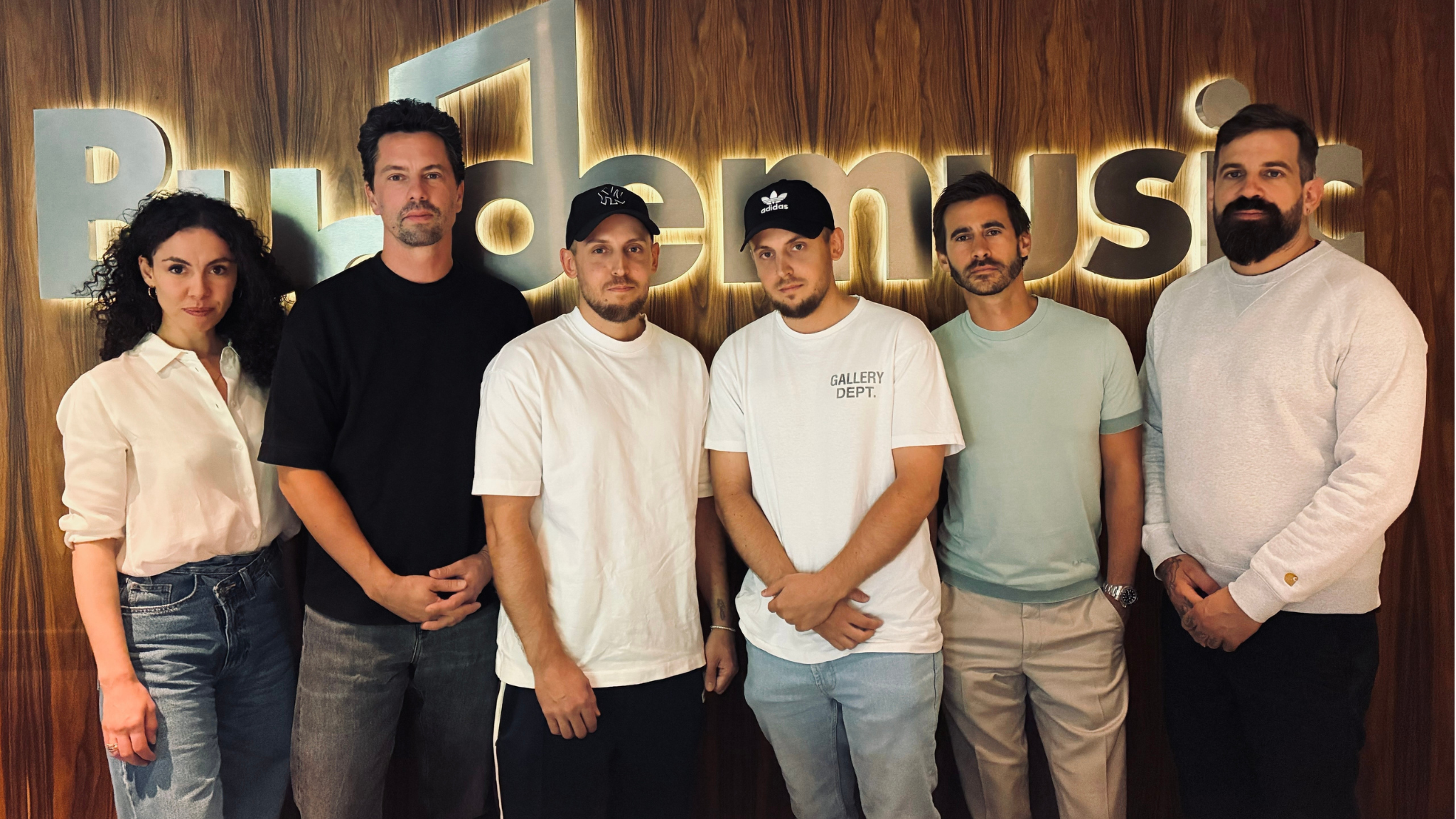 Vereinte HipHop-Kraft (von links): Jamila Mager (Director, Business & Legal Affairs), Maximilian Paproth (Managing Director, Germany & Global President A&R, beide Budde Music Publishing), ...