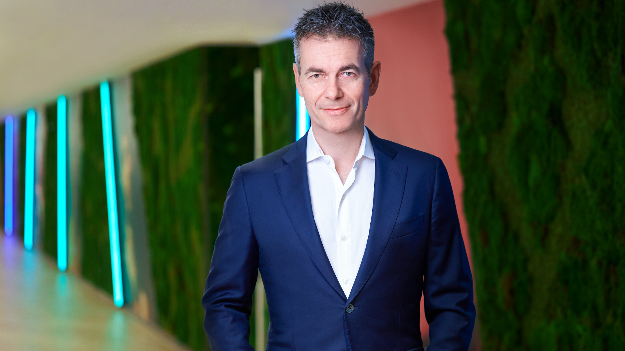 Will bei Warner Music allein bei der Belegschaft 170 Millionen Dollar sparen: CEO Robert Kyncl.