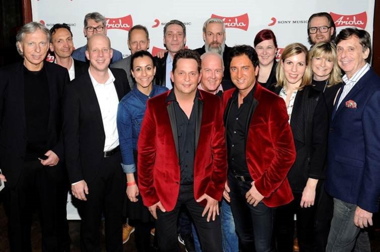 Nach dem Showcase in Clärchens Ballhaus: Fantasy (vorn) mit dem Team von Sony Music, Semmel Concerts und Lanz Unlimited Communications