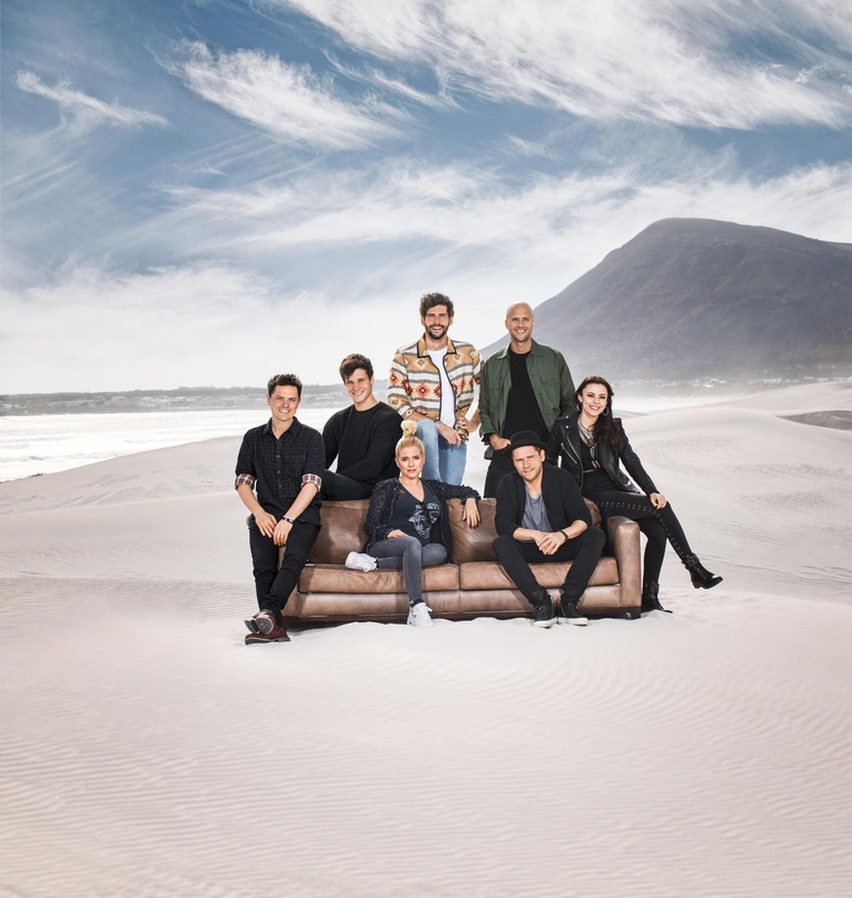 Treten live in Berlin auf (von links): Michael Patrick Kelly, Wincent Weiss, Jeanette Biedermann, Alvaro Soler, Millow, Johannes Oerding und Jennifer Haben