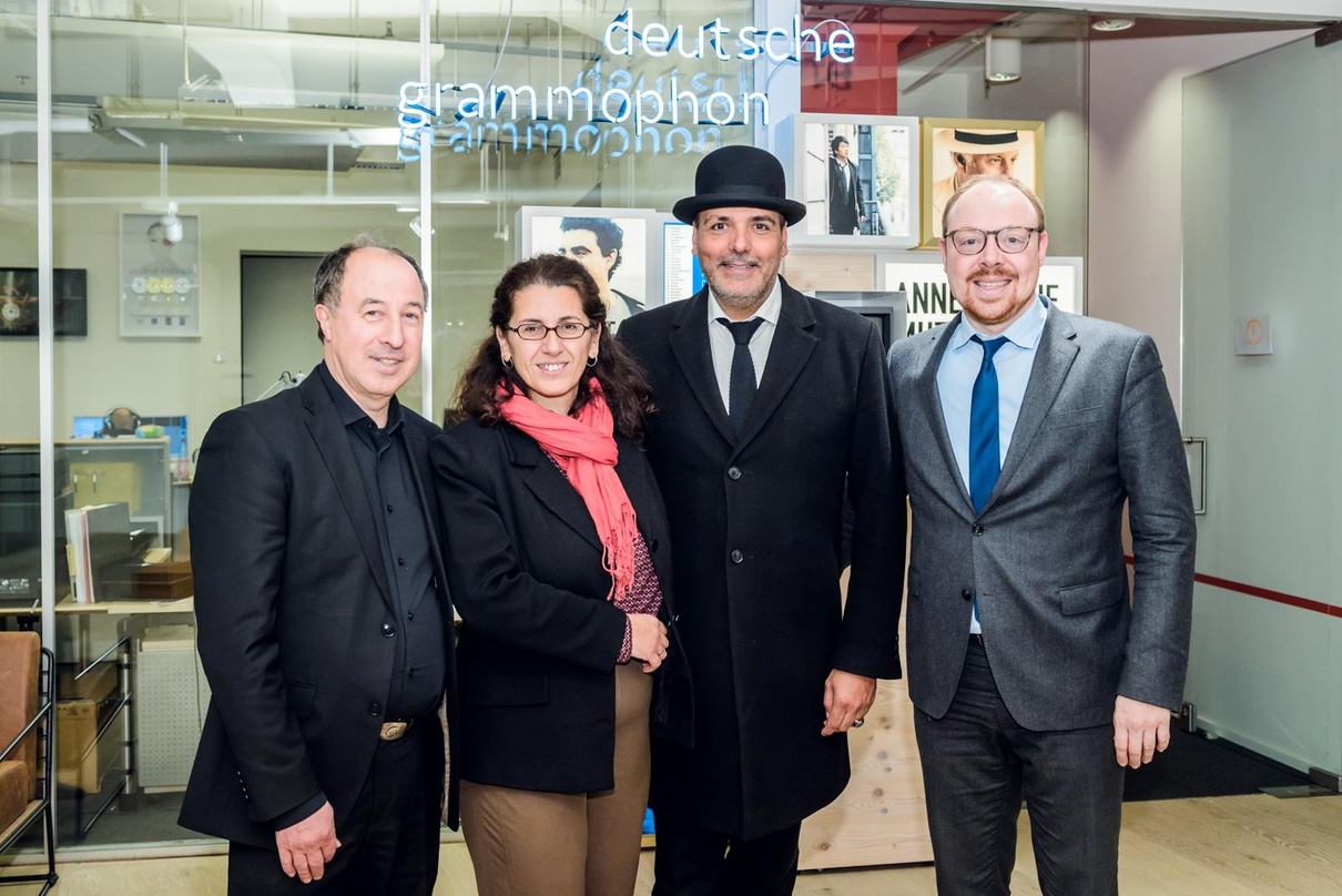 Gemeinsam erfolgreich (von links): Thomas Jost (Management Jay Alexander), Kleopatra Sofroniou (Vice President Marketing Deutsche Grammophon), Jay Alexander und Clemens Trautmann (Presiden...