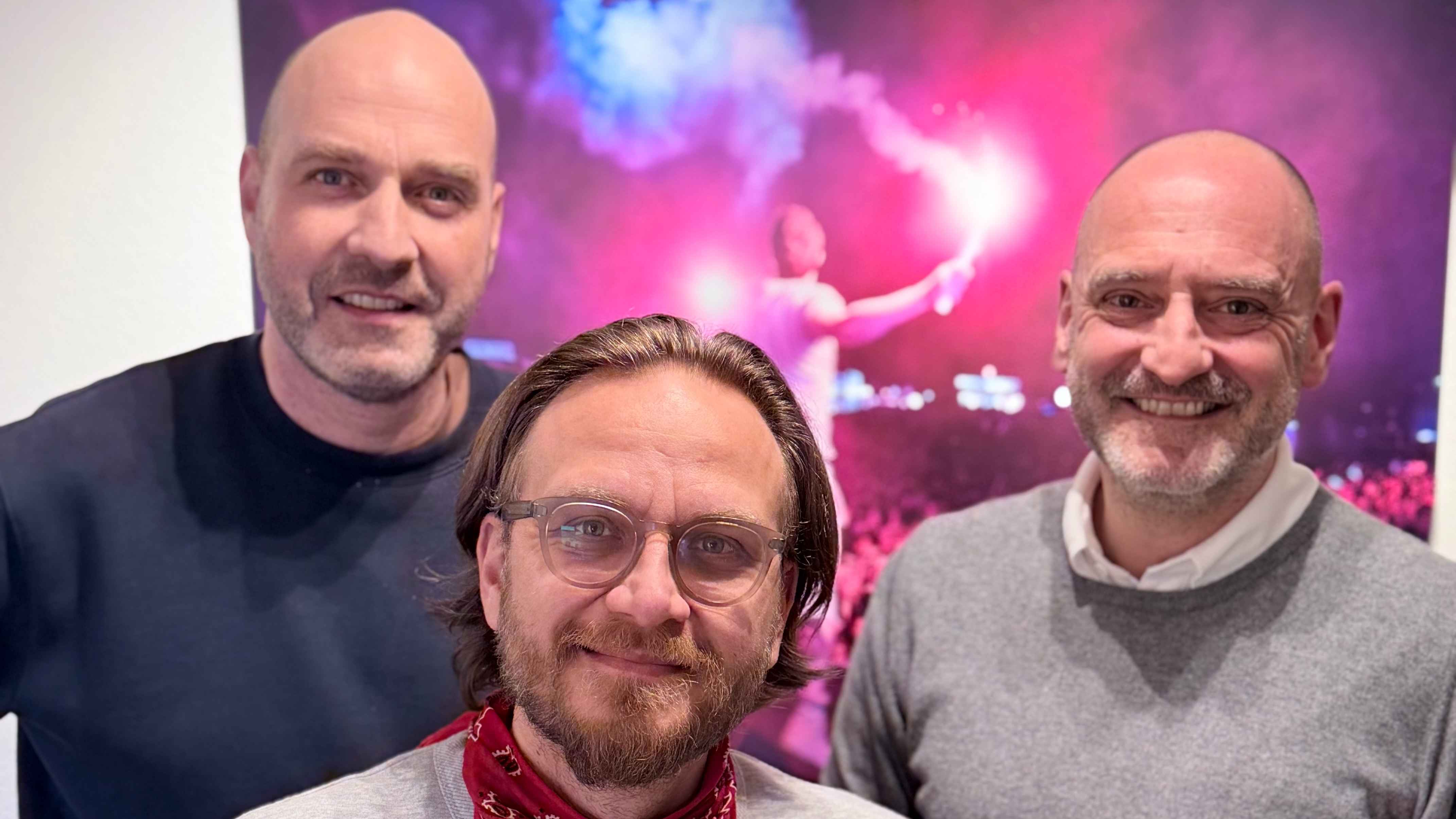 d2f618f7 6eac 4936 aafe 37aeee6dfae0 Rücken noch enger zusammen (von links): Thore Debor, Christian Ordon (beide LiveKomm) und Johannes Everke (BDKV).