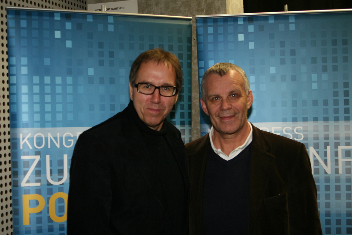 Zeigen sich zufrieden: Udo Dahmen (l.) und Hubert Wandjo von der Popakademie