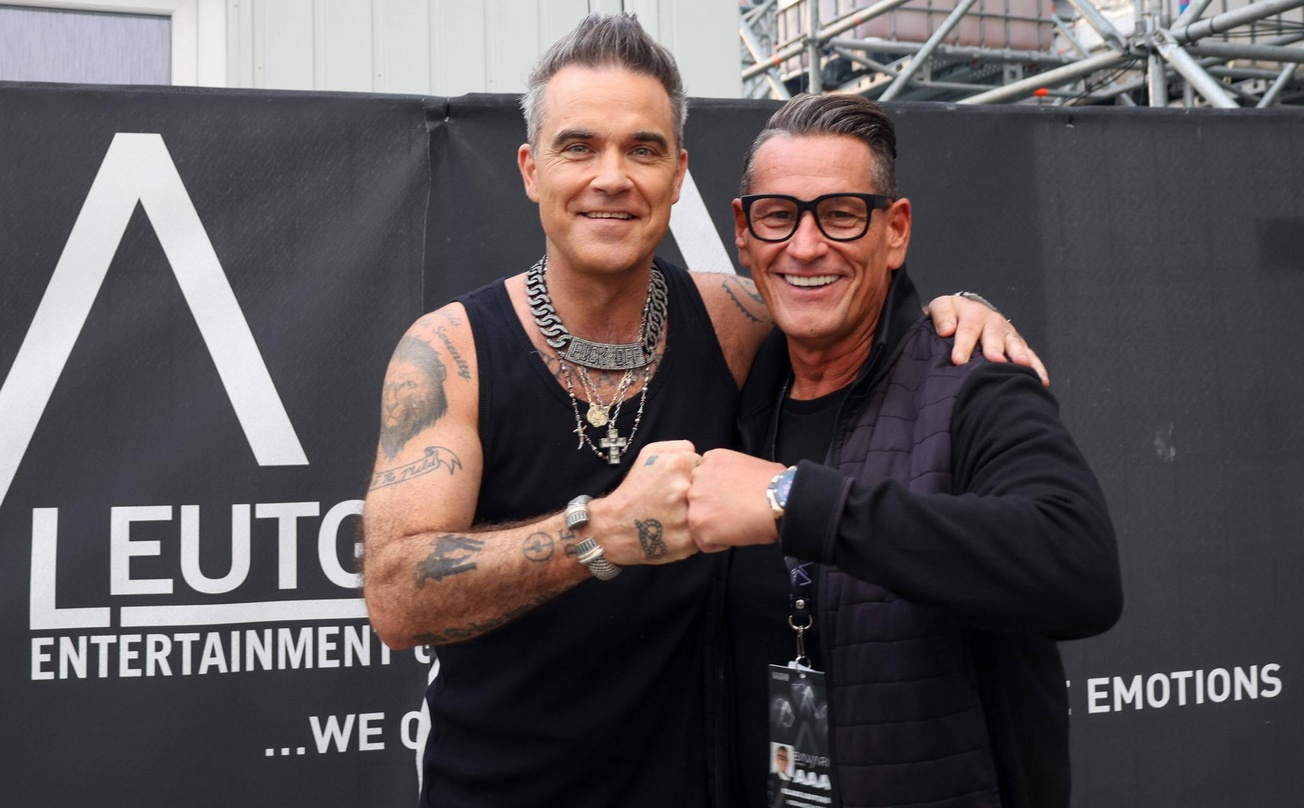 d375ebaaf252bf603db138fe77372ef0f2eec314de0b60a706716a0117e0a443 Vor dem Konzert: Robbie Williams (links) und sein Veranstalter Klaus Leutgeb