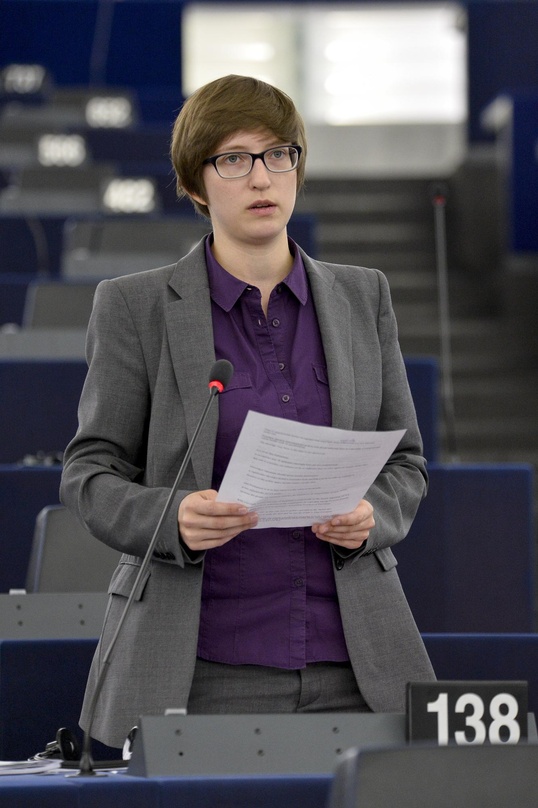 Bei der Plenarsitzung: Julia Reda