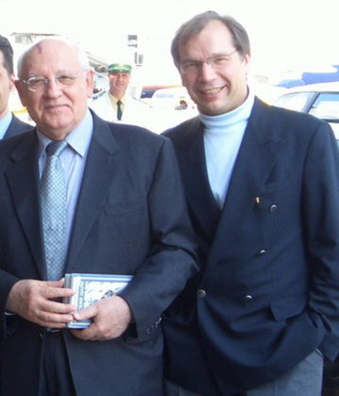 Feierten den politischen Wandel: Michail Gorbatschow (l.) und Yuri Rozum