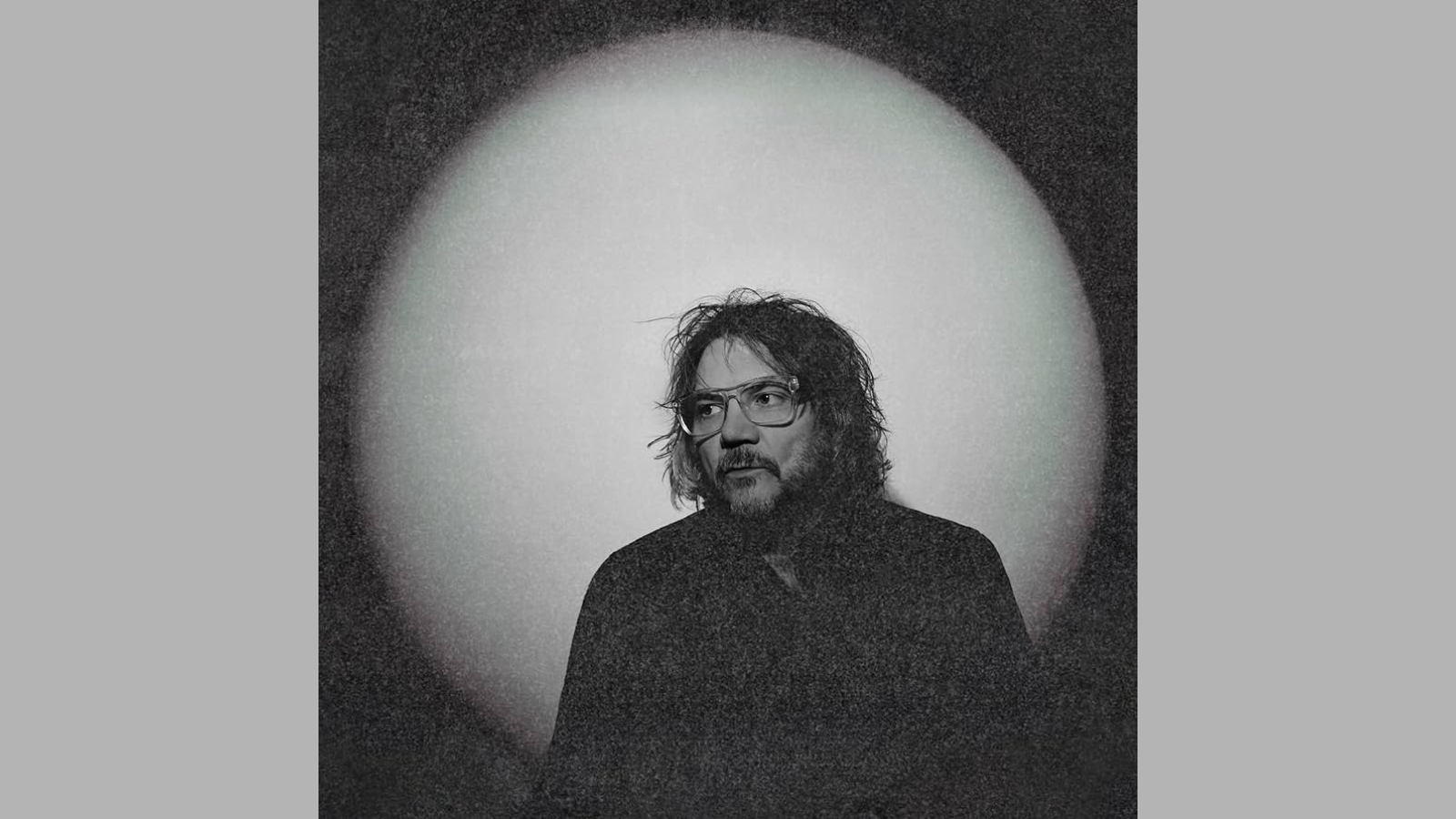 Am 26. September veröffentlicht Jeff Tweedy sein fünftes Soloalbum "Twilight Override".