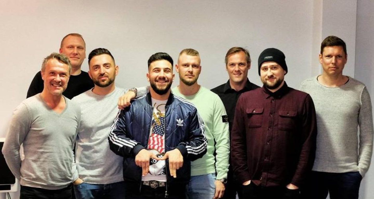 Arbeiten weiter zusammen (von links): Torsten Mewes (Head Of Artist & Label Services Believe Germany), Markus Tembrink (Labelmanager Believe Germany), Amel Husic (Managing Partner Husla Mu...