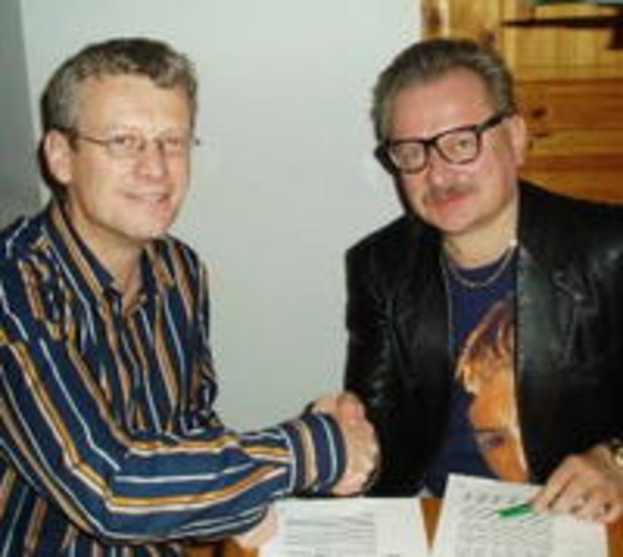 Besiegelten den Vertrag: Hellwig (l.) und Kunze