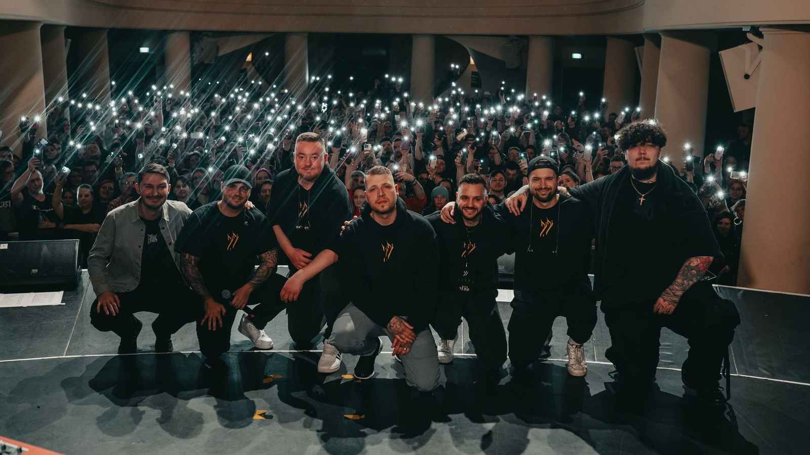 Verkauften im Metropol Berlin 1200 Tickets: Zate (mitte) und Team 7,7.