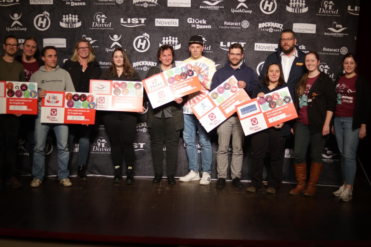 Bei der Spendengala: das Rockharz-Team und der Verein Rotaract