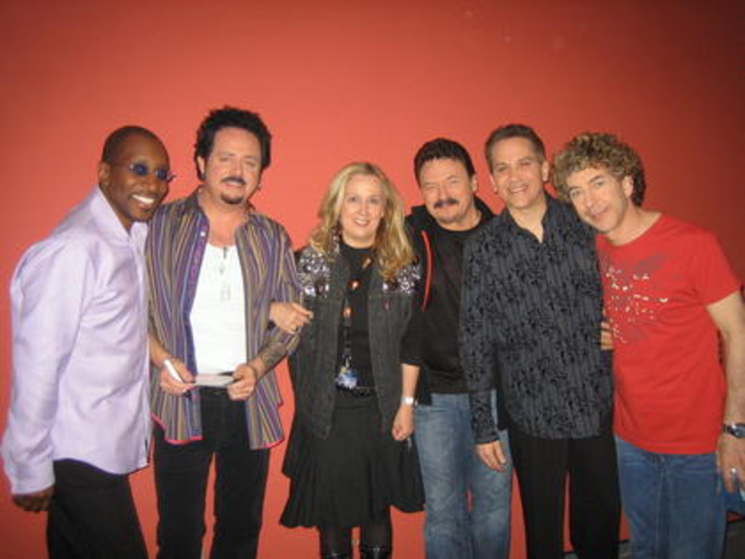Bedankten sich bei ihrer Promoterin Karin Wirthmann (v.l.n.r.): Greg Phillinganes, Steve Lukather, Bobby Kimball, Mike Porcaro und Simon Phillips von Toto