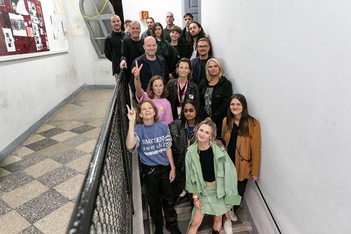 Trafen sich bei der Warner Music Night Vienna: die drei Künstlerinnen und ihr Warner-Team