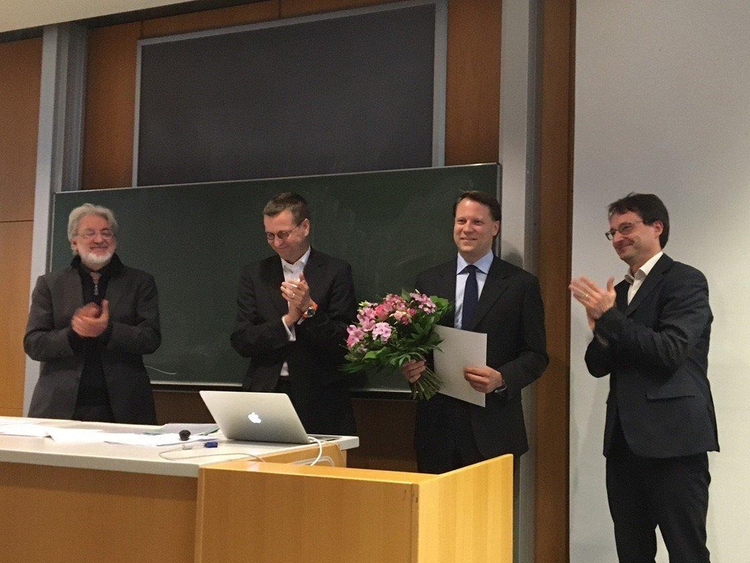 Bei der Verleihung des Professoren-Titels (von links): Dekan Prof. Dr. Wuggenig, Vizepräsident Prof. Dr. Funk, Prof. Dr. Baierle (Roba) und Vizepräsident Prof. Dr. Reihlen