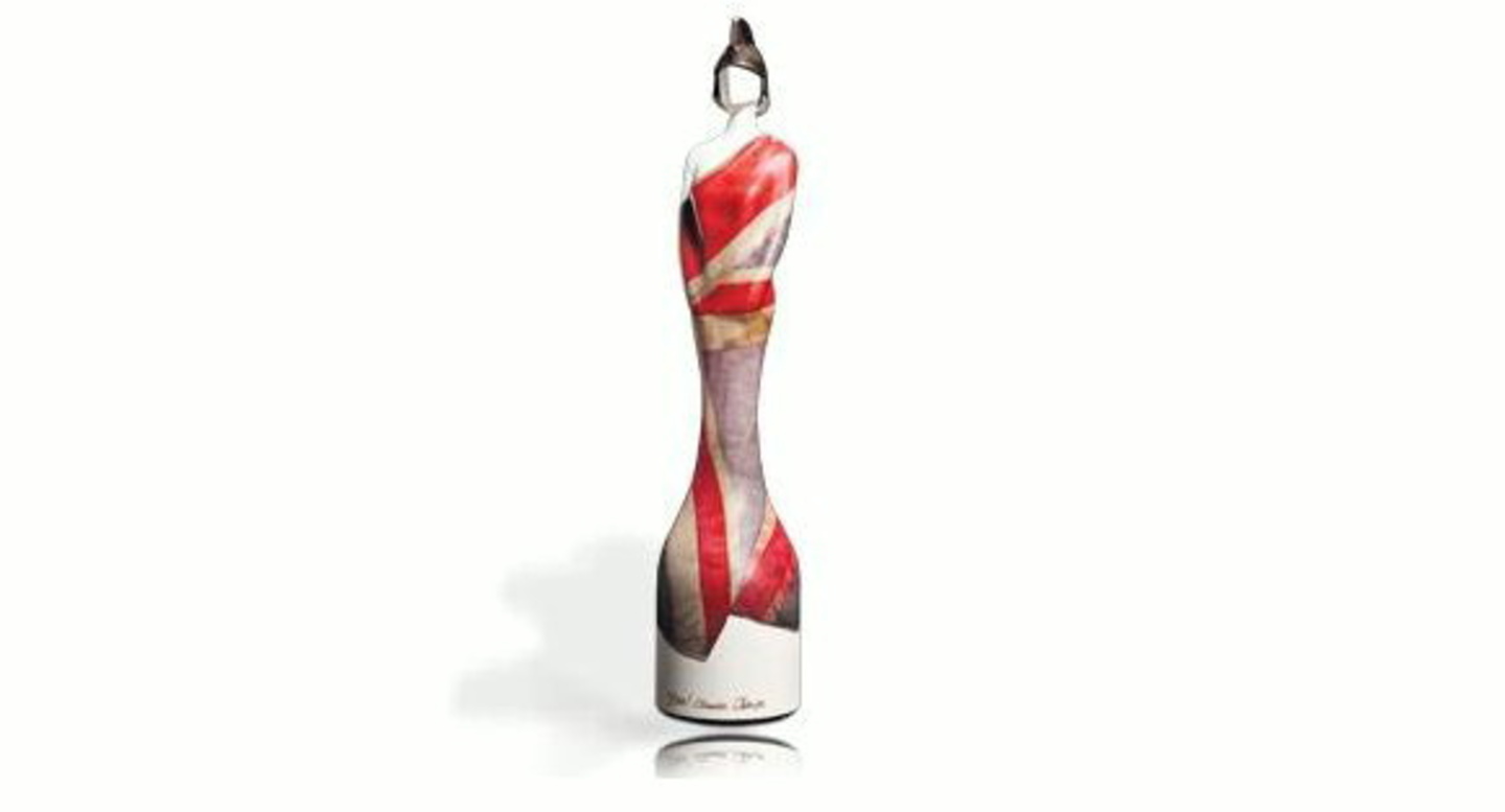 Eingekleidet von Vivienne Westwood: Die Brits-Trophäe 2011