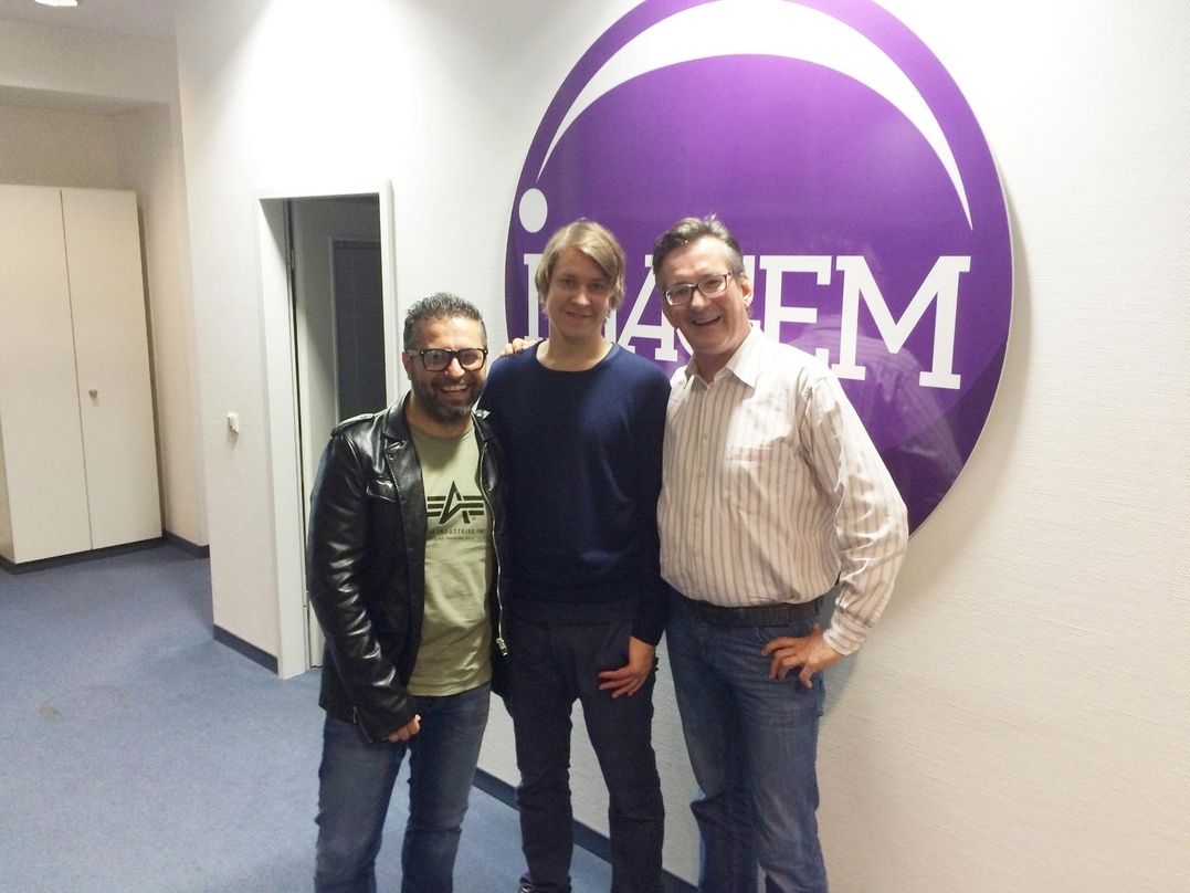 Freuen sich auf ihre Zusammenarbeit (von links): Leo Chantzaras (Imagem Music), Erik Nyholm und Imagem-Chef Jens-Markus Wegener