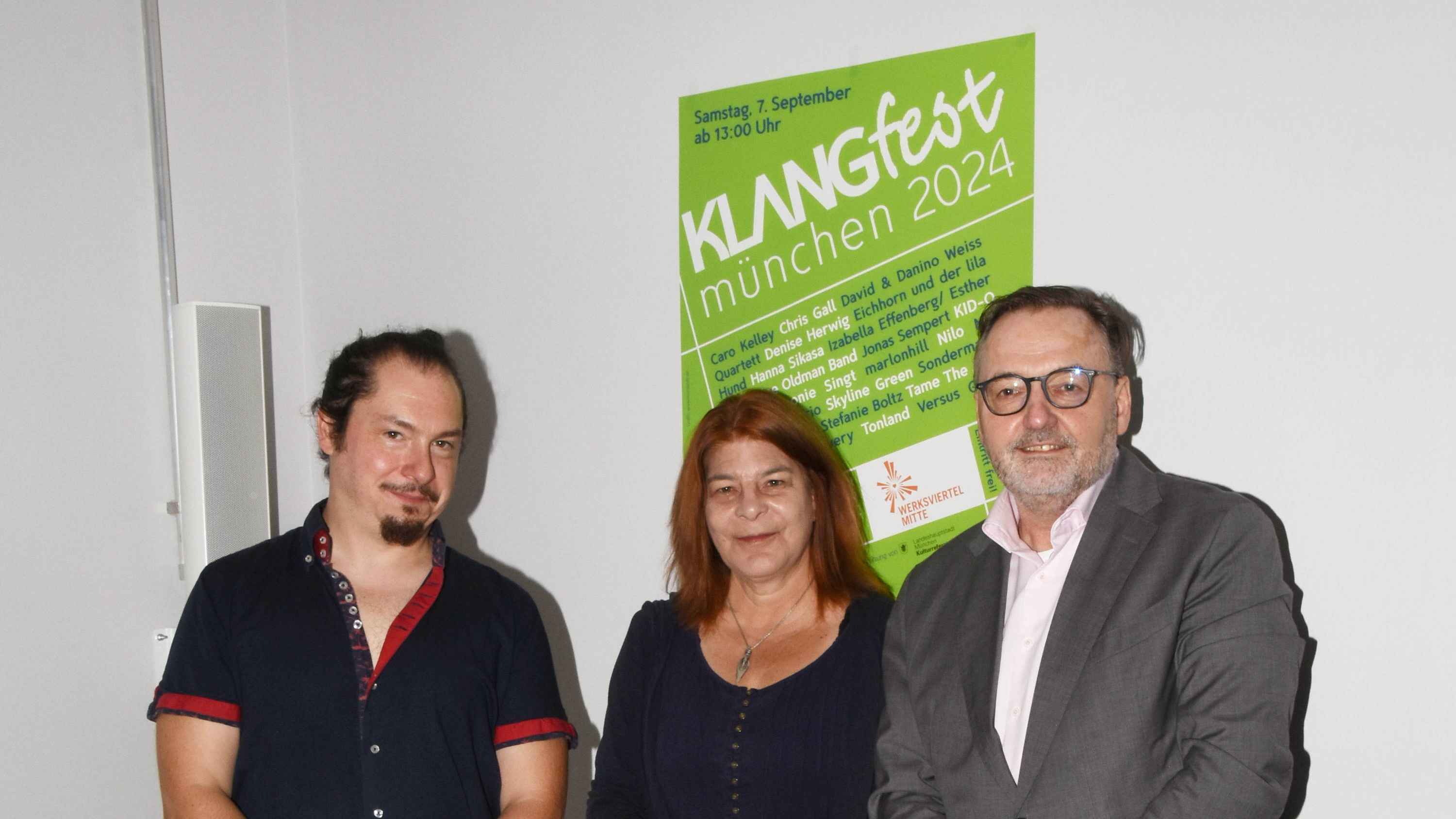 Sprachen vor Pressevertreter:innen über das Klangfest (von links): Xaver Himpsl (VUT Süd), Petra Deka (VUT Süd) und Anton Biebl (Kulturreferent der Stadt München).