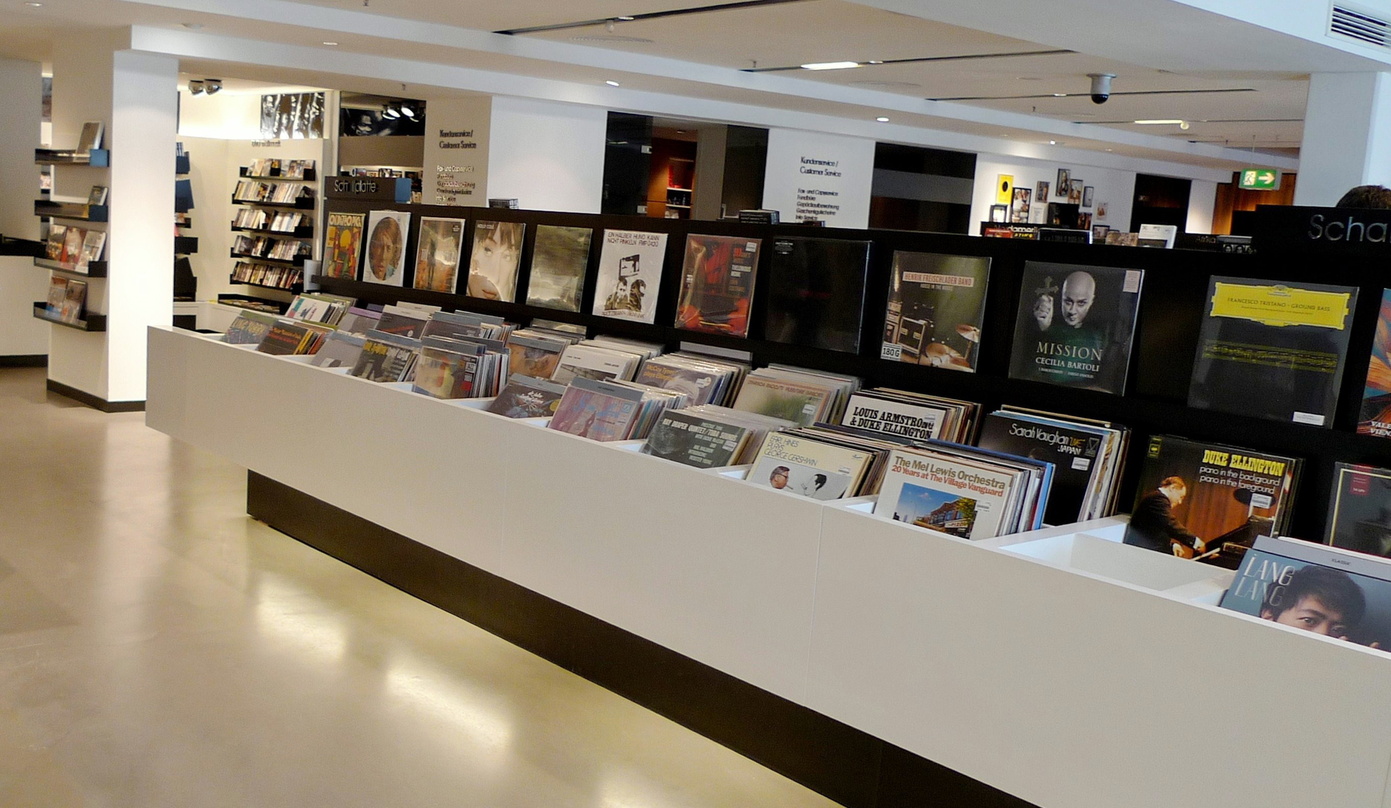 Bietet laut Unternehmensangaben "eine breit gefächerte Auswahl von fast 2000 verschiedenen Titel aus allen Genres": die neu gestaltete Vinyl-Auswahl bei Ludwig Beck