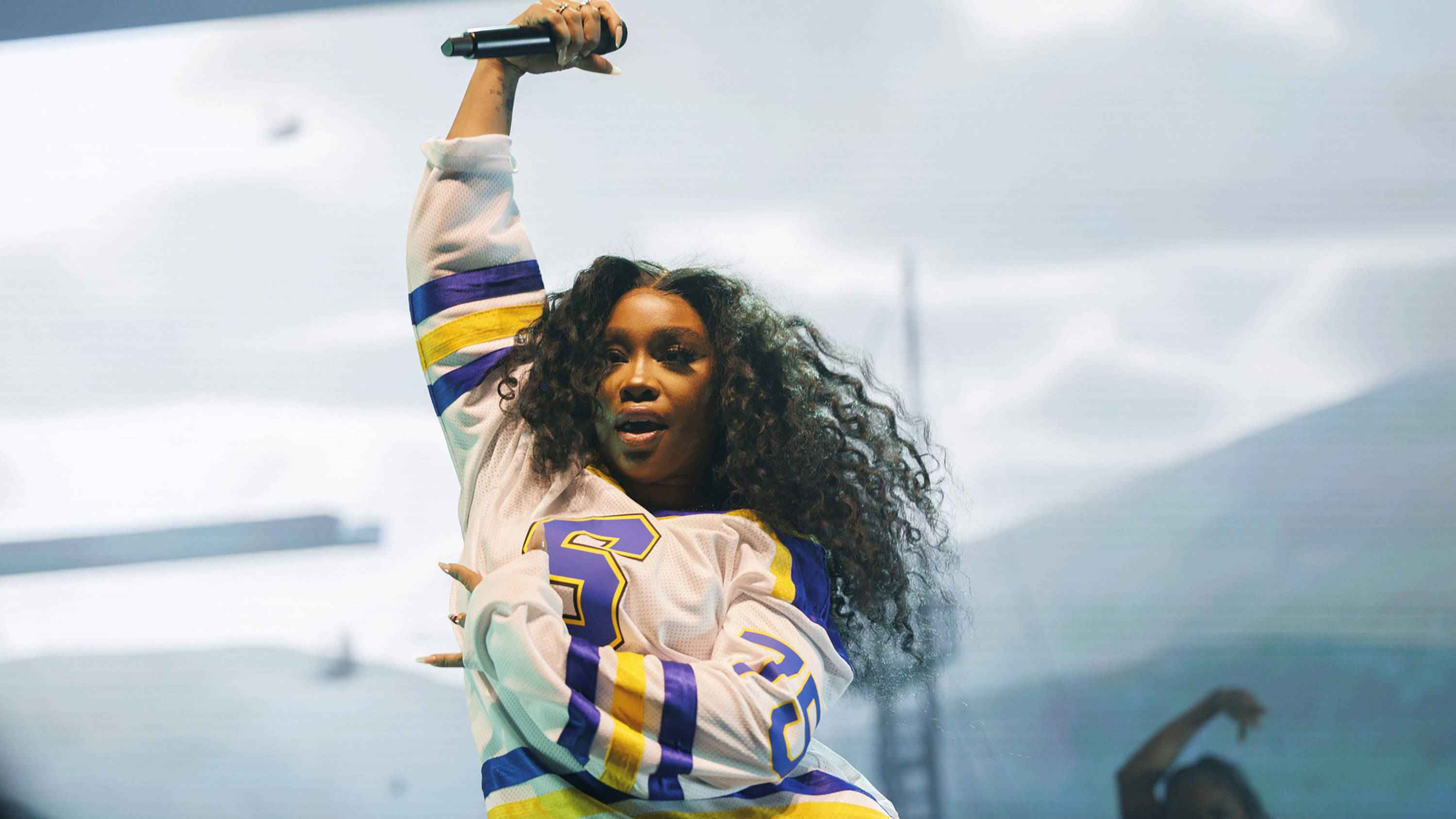Stellt mit "SOS" das erfolgreichste Album im dritten Quartal von Sony Music: die US-Sängerin SZA, hier bei einem Auftritt in Chicago im September 2023.