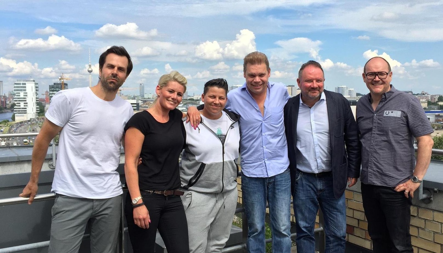 Trafen sich in Berlin (von links): Daniel Schmidt (Director A&R Polydor/Island), Karolina Köppen, Kerstin Ott, Tom Bohne (President Music Universal Music), Holger Storm (Partnercolleg Mana...