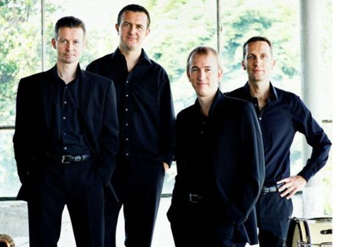 Unterschrieben bei Act einen Vertrag: Echoes of Swing