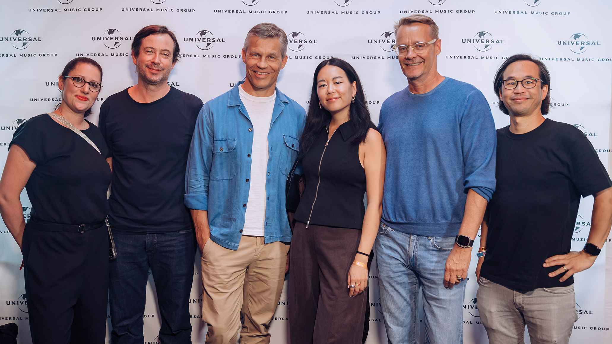 Bei der Universal-Reception (von links): Ann-Sophie Henkel (Universal Music Group - UMG) Michael Kümmerle (TikTok), Frank Briegmann (UMG), Conny Zhang­ (Spotify), Dirk Baur und Won Sin (be...