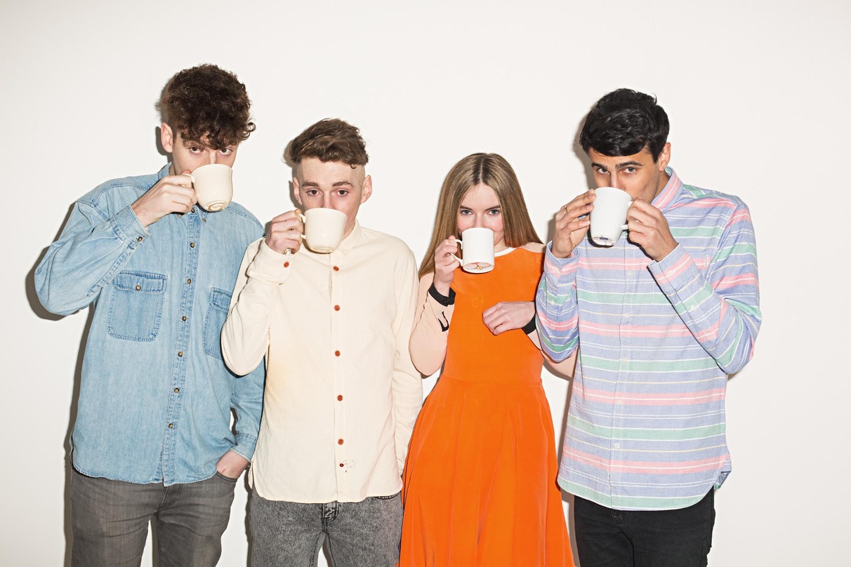 Darauf einen Schluck: Die Formation Clean Bandit brachte es zusammen mit Jess Glynn (nicht auf dem Foto) und dem Titel "Rather Be" in den ersten neun Monaten 2014 in UK auf 32 Millionen St...