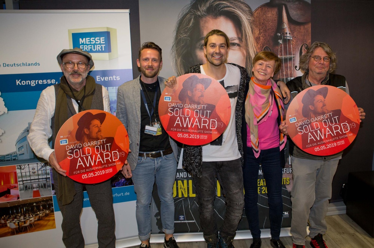 Bei der Preisverleihung (von links):Rüdiger Sachse (Geschäftsführer Känguruh Production Konzertagentur), Daniel Möwius (Referent Veranstaltungsmanagement Messe Erfurt), David Garrett, Helg...