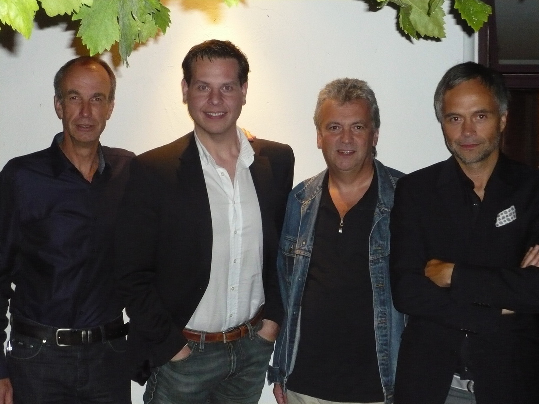 Nach dem Vertragsabschluss (von links): Lars Ingwersen (Managing Director Peermusic Germany), Christian Geller (Geschäftsführer Chartwards), Hans Cuny (European Communications Director Pee...