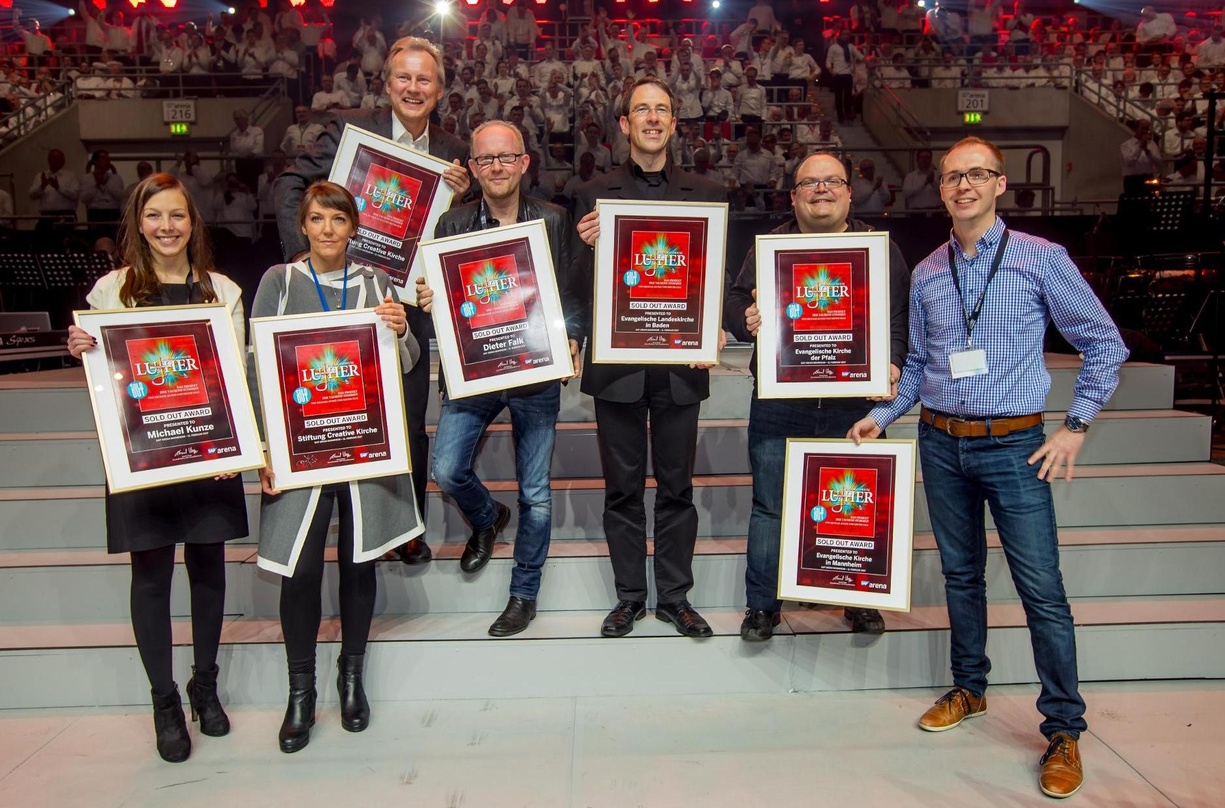 Feierten ein volles Haus in Mannheim (von links): Christina Redlich (SAP Arena), Melanie Gremm (SAP Arena), Ralf Rathmann (Geschäftsführer Stiftung Creative Kirche), Dieter Falk (Komponist...