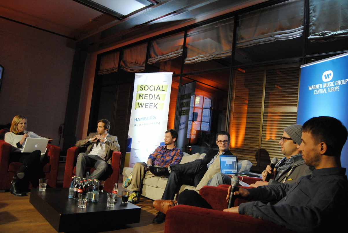 Saßen auf dem Warner-Panel (v.l.n.r.) Moderatorin und Social-Media-Expertin Andrea Frahm, Tobias Brinkhorst, Vice President Marketing beim Streamingportal Juke, Lars Mardfeldt, Marketing M...