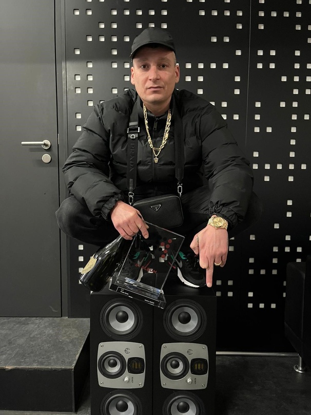 Nahm stellvertretend für die ganze 187 Strassenbande den Nummer 1 Award entgegen: LX