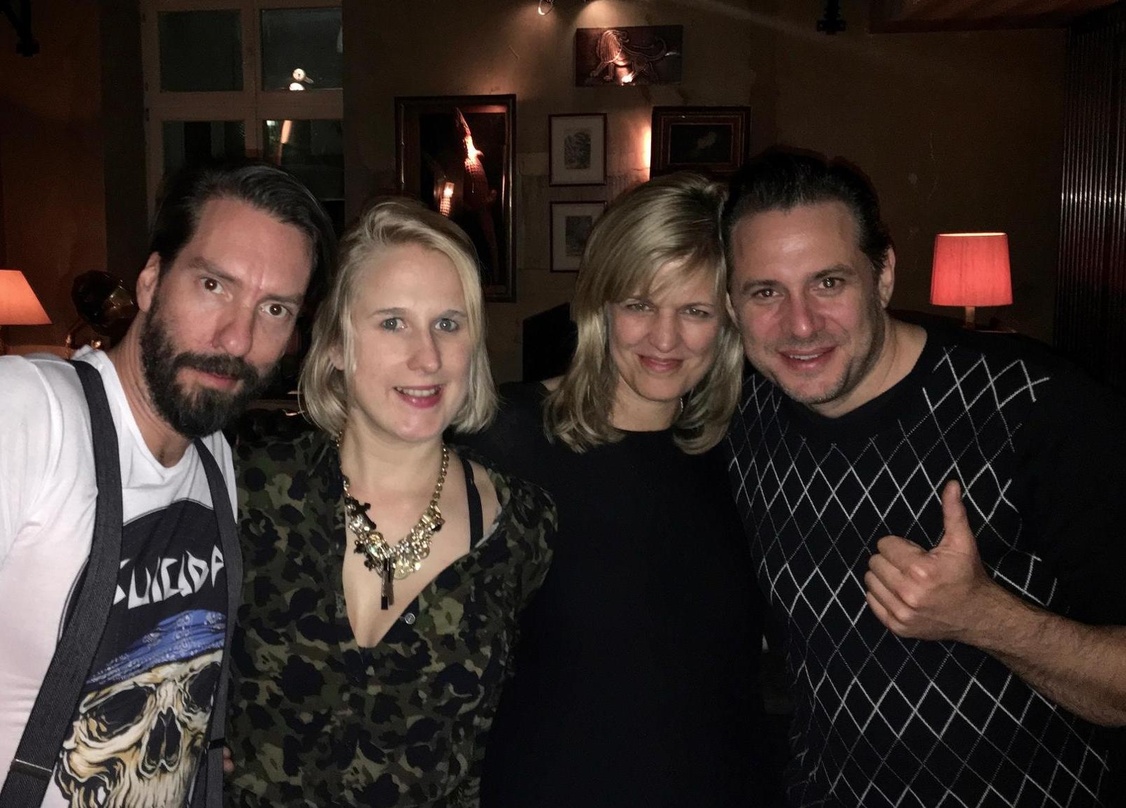 Freuen sich auf die künftige Kooperation (von links): Alec Völkel (The BossHoss), Sophie Kammann (Management, The BossHoss/Internashville), Bettina Dorn (Director Brand Partnership Warner ...