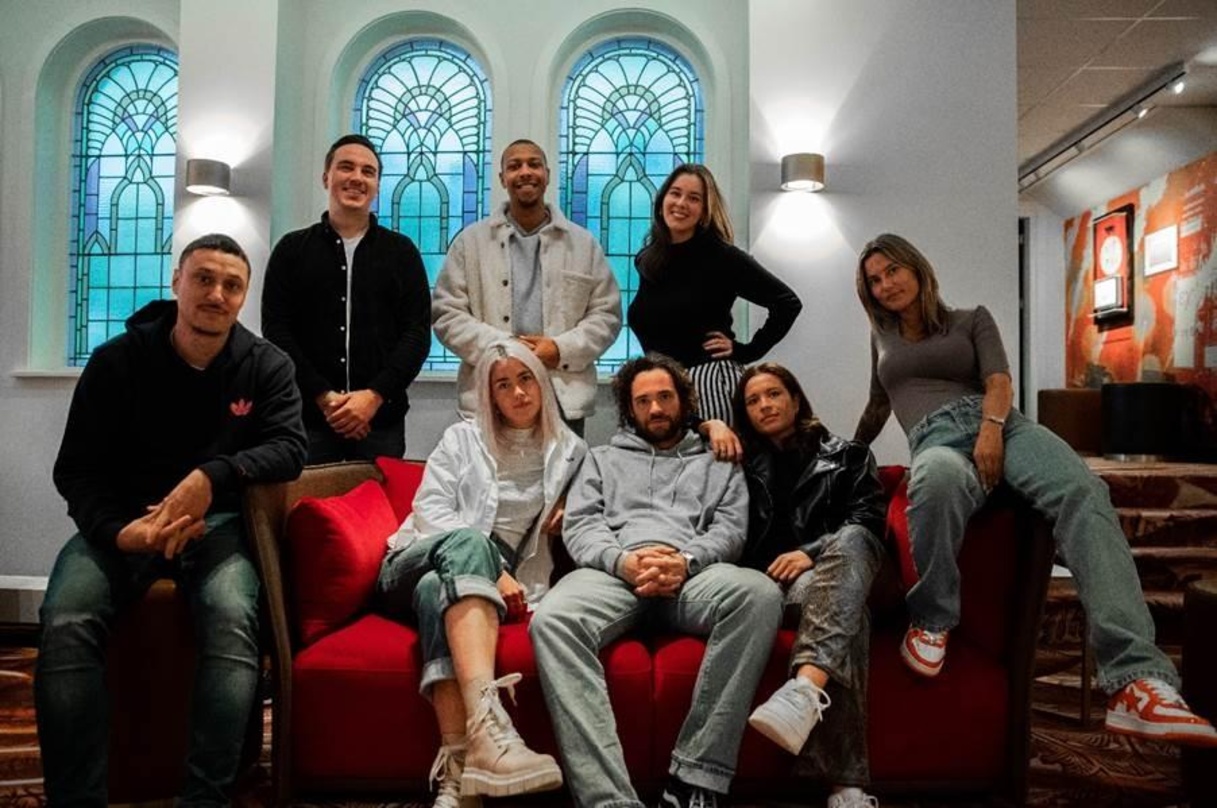 Wollen unter dem Namen Atlantic Records Benelux eine neue Labelheimat im Bereich Domestic HipHop schaffen (hinten, von links): Sander Stijnen (Head of A&R & ADA Benelux), Patrice Boone (Br...