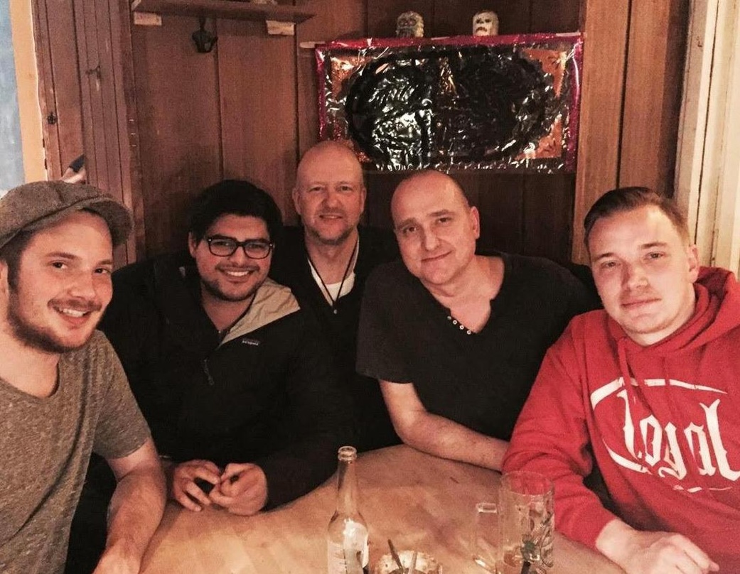 Bei der Vertragsunterzeichnung: Max Breinbauer (Creative Manager Song Marketing Warner Chappell), Okan Aydogdu (A&R Manager/Songplugging We Publish Music), Axel Erler (Managing Director/H...