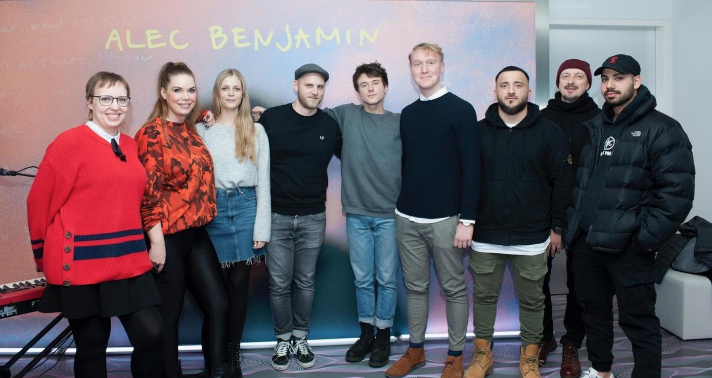 In Berlin mit dabei (von links): das Warner-Music-Team um Juliane Reipsch (Manager Streaming), Anna-Theresa Kröber (Manager PR), Nina Rother (Influencer Relations & Campaign Manager), Maxi...