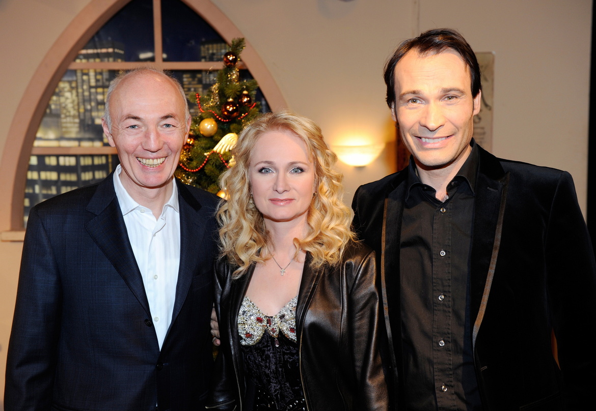 Stimmten sich auf Weihnachten ein: Gottfried Zmeck (l.), Nicole und GoldStar-Moderator Alexander-Klaus Stecher^