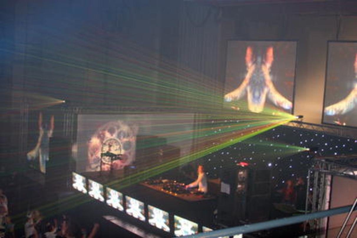 Ein aufwändiges Lichtsystem sorgte für Atmosphäre beim Mixery Dancefield