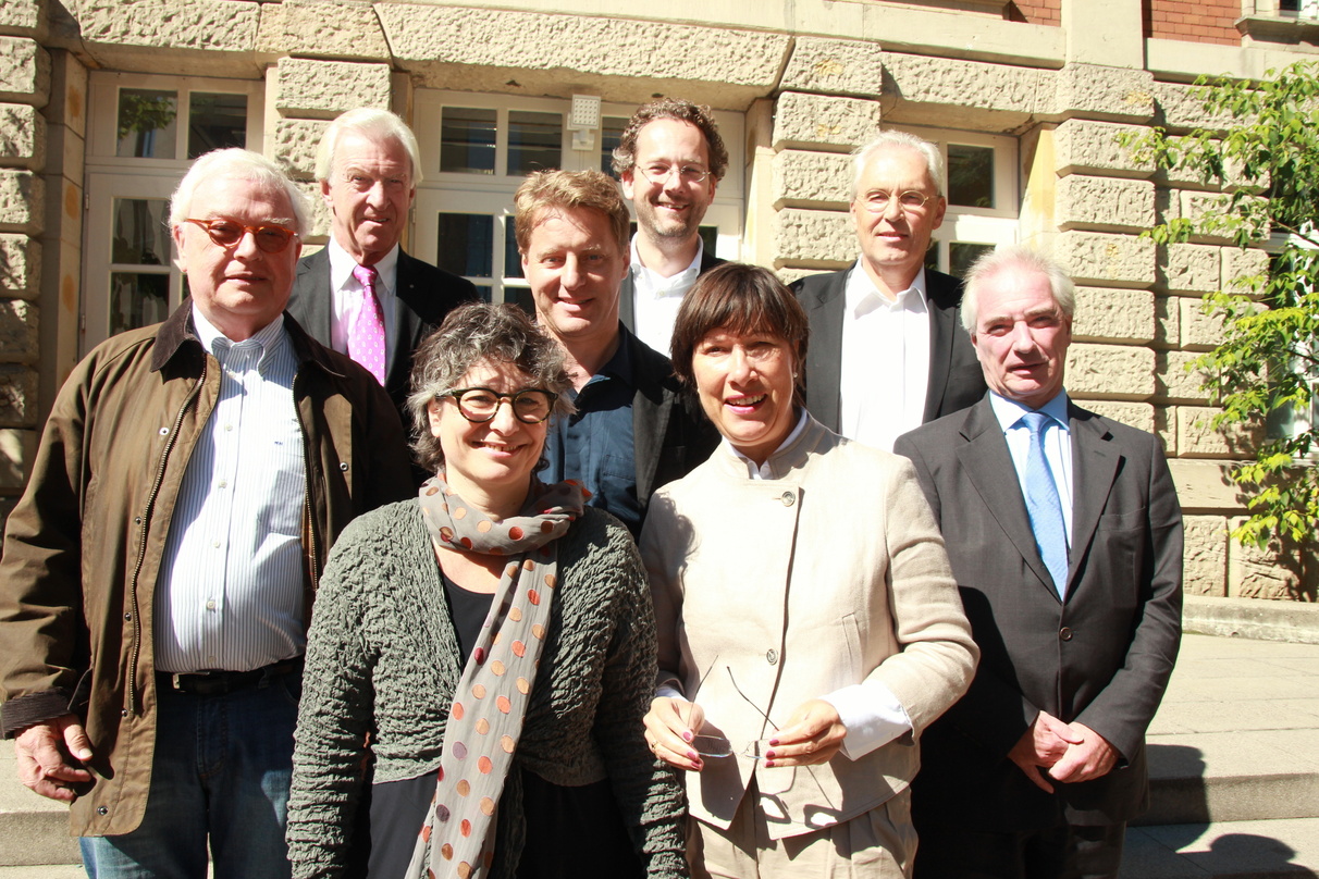 Neu gewählt: der VDKD-Vorstand mit (von links) Michael Herrmann, Michael Russ, Sonia Simmenauer, Folkert Koopmans, Pascal Funke, Elisabeth Ehlers, Wolfgang Besemer und VDKD-Justitiar Prof....