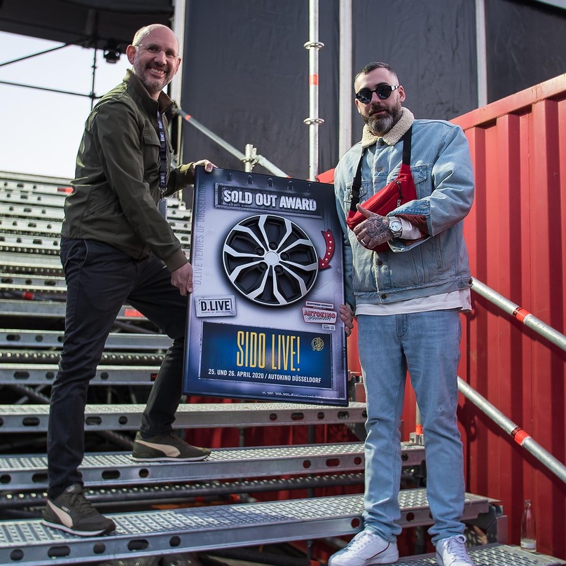 Bei der Award-Übergabe: Michael Brill (links, D.Live) und Sido