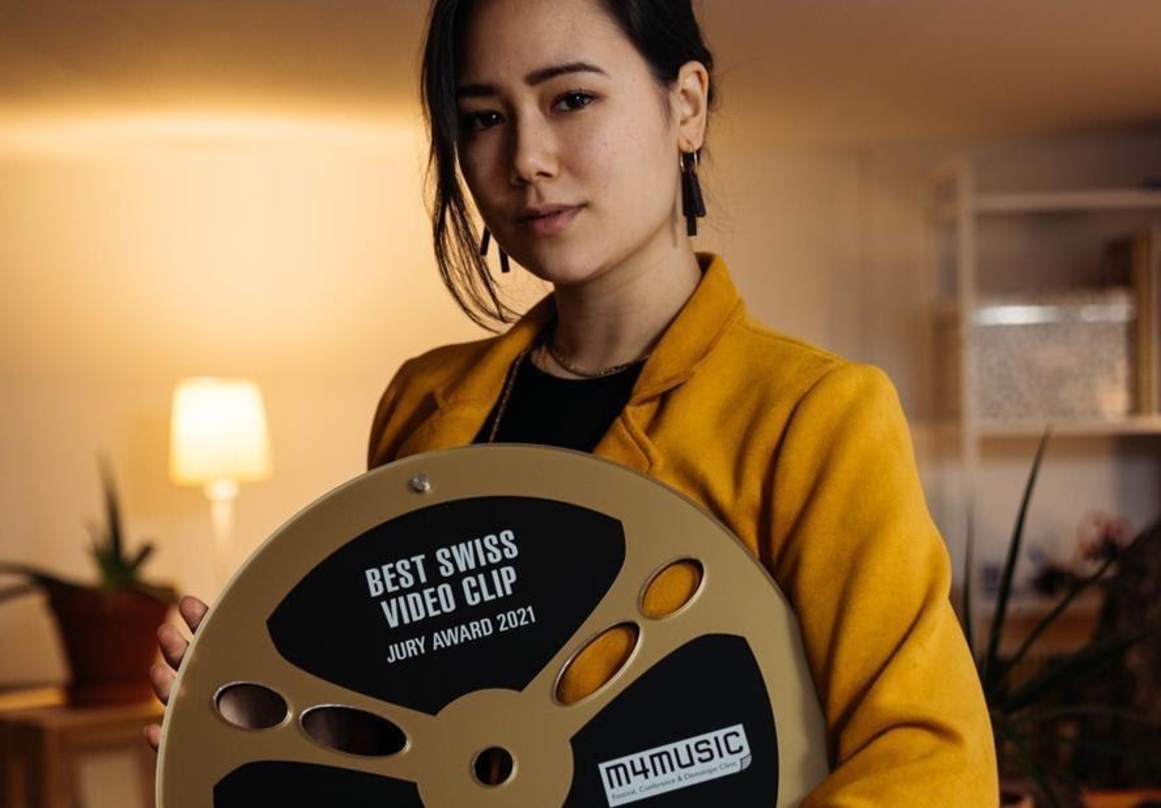 Hat die Filmrolle als Award für den Best Swiss Video Clip beim m4music-Fesival bereits sicher: die unter dem Namen Muthoni Drummer Queen aktive kenianische Künstlerin Muthoni Ndonga