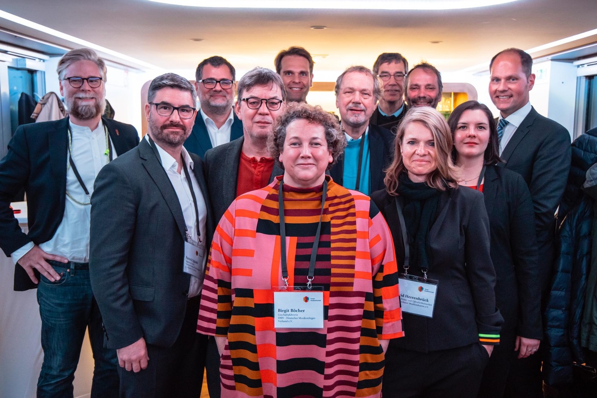 Mit dabei (von links): Daniel Knöll (SOMM), Patrick Oginski (IMUC), Wolfgang Schmidt (Staatssekretär im Bundesministerium der Finanzen), Jörg Heidemann (VUT), Florian Drücke (BVMI), Birgit...