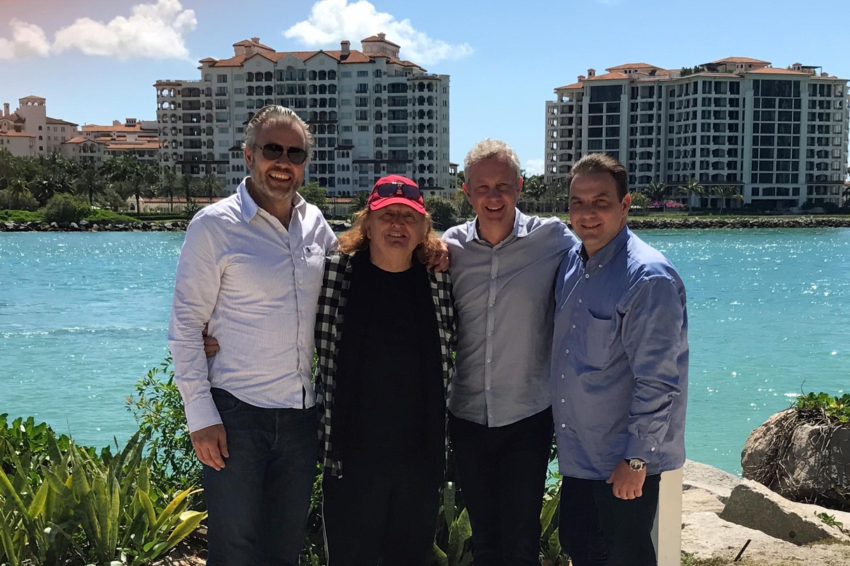 Bleiben Partner (von links): Clemens Fiedler (Senior Director Catalog & Special Concepts Sony Music Commercial Division), Frank Farian, André Mühlhausen (Senior Vice President Commercial D...