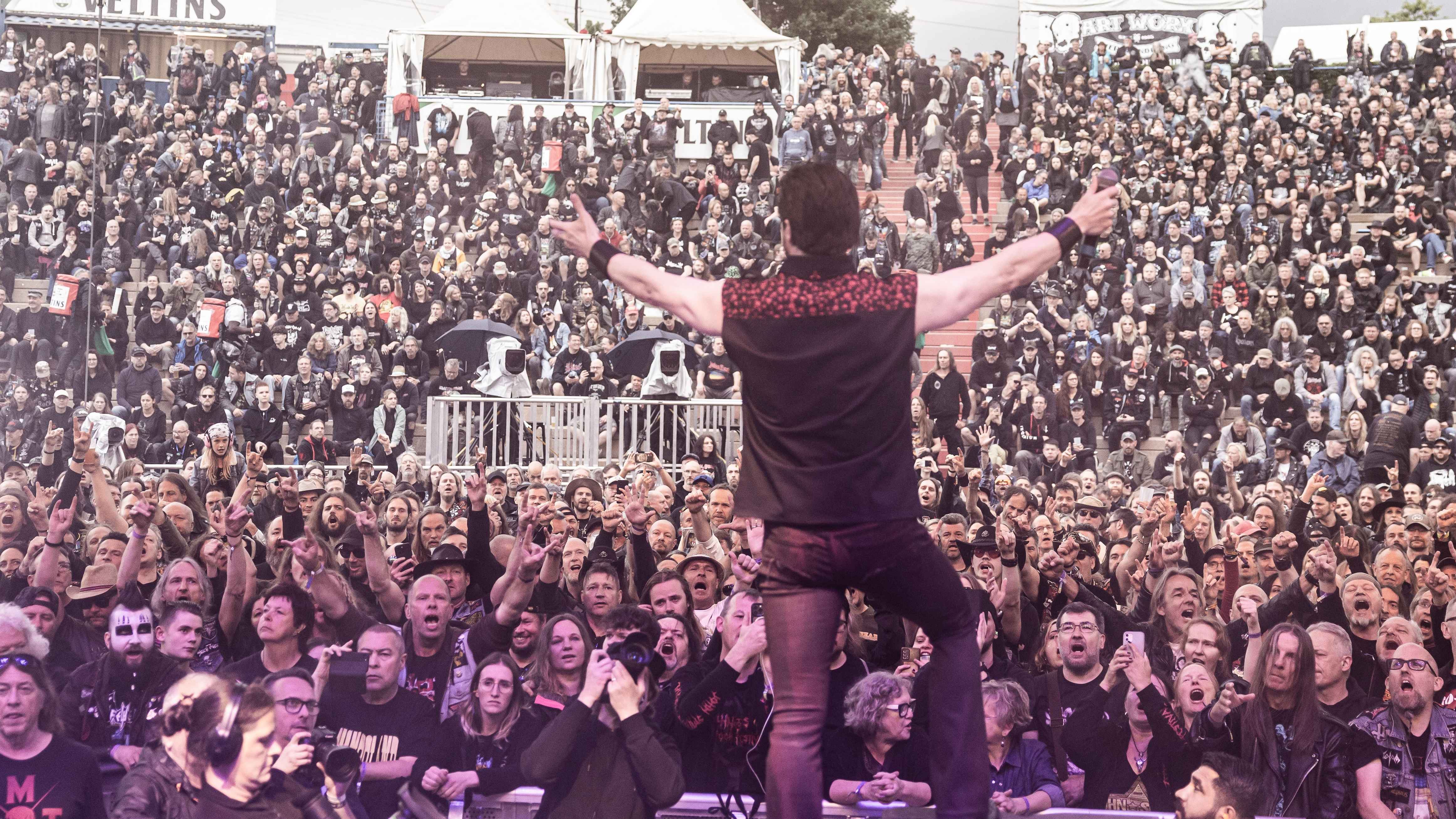 Traten beim Rock Hard Festival auf: Riot V. auf der Bühne des Amphitheaters..